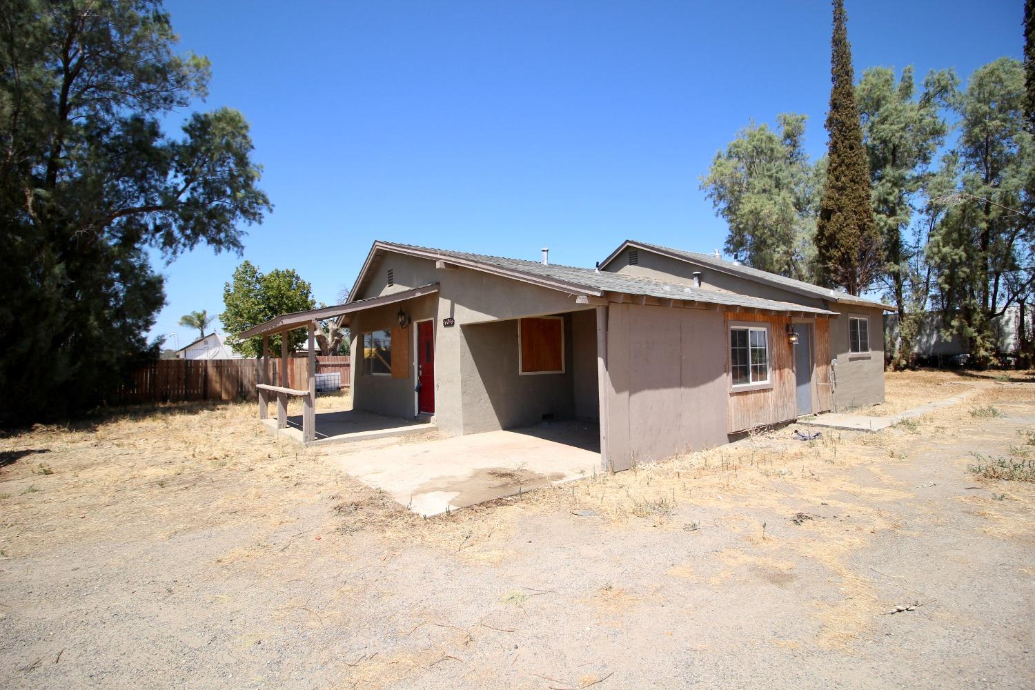 16896 Road 400 Madera, CA 93636 - Photo 17 of 34 a front view of a house with a yard covered in snow