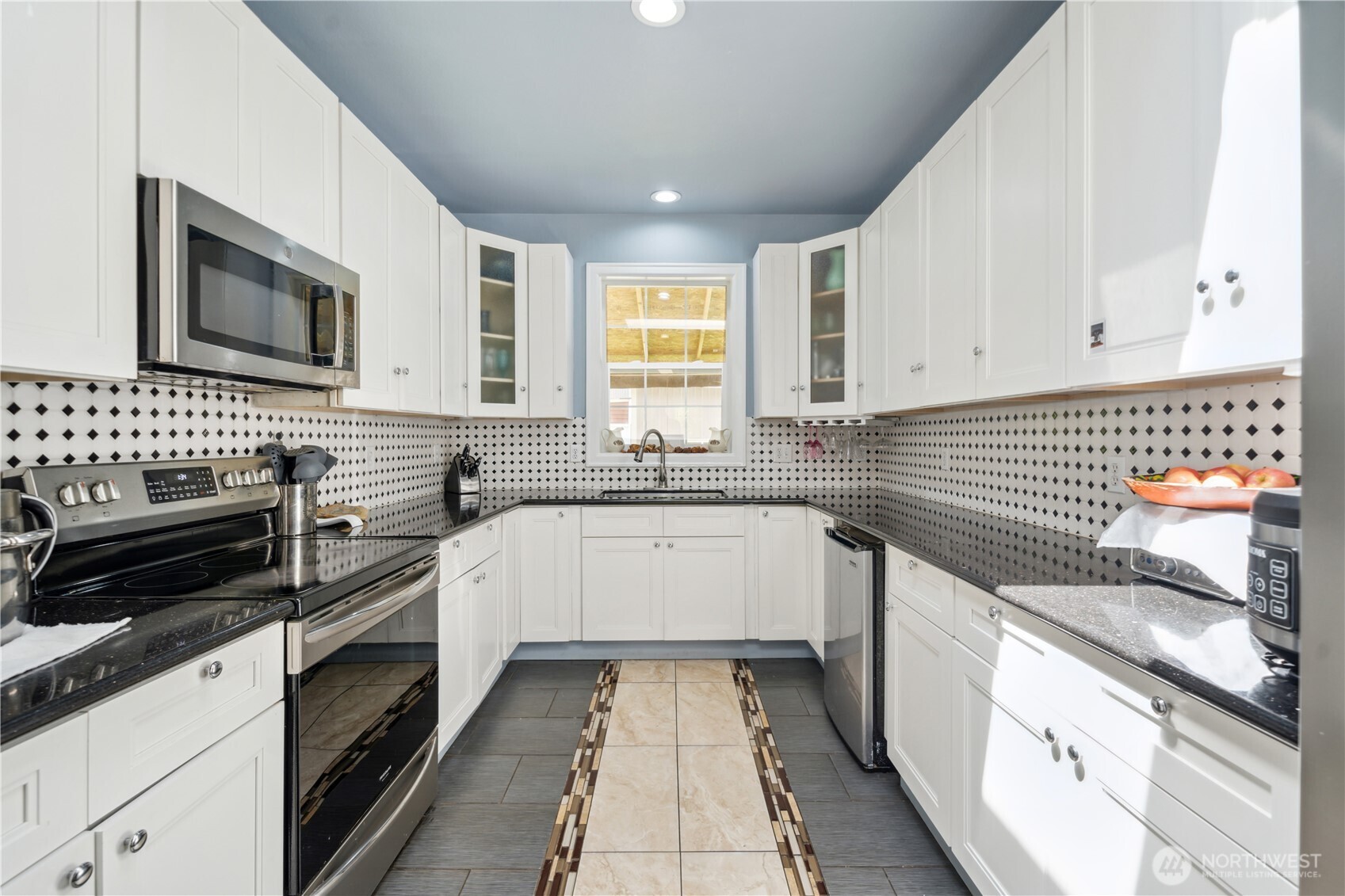 1407 Slide Creek Road Longview, WA 98632 - Photo 8 of 27