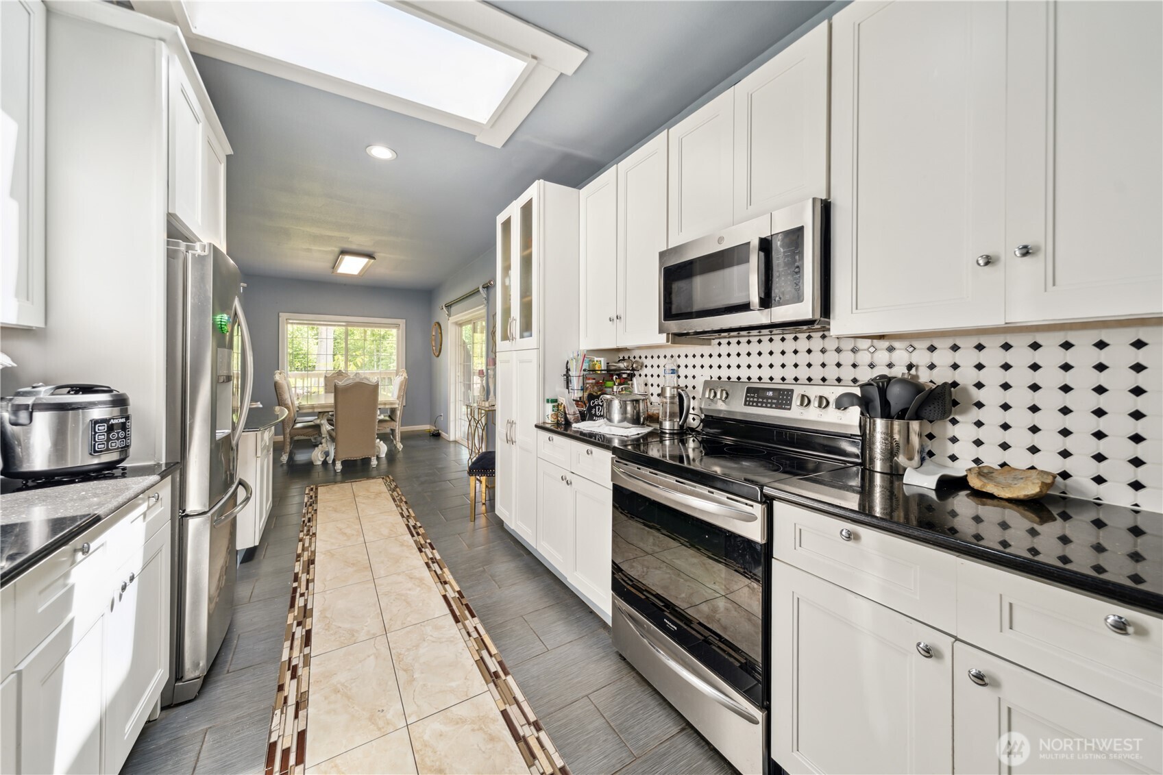 1407 Slide Creek Road Longview, WA 98632 - Photo 9 of 27