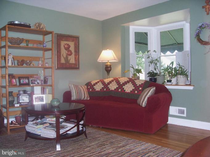 1620 Loch Ness Road Towson, MD 21286 - Photo 2 of 21 Living Room