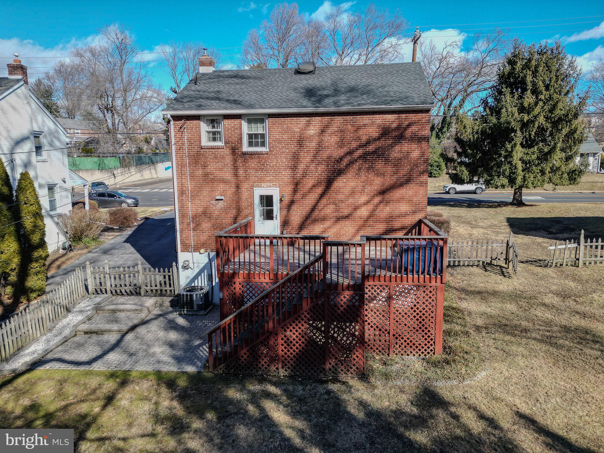 204 East Thomson Avenue Springfield, PA 19064 - Photo 27 of 58 a view of a chairs and table in the patio