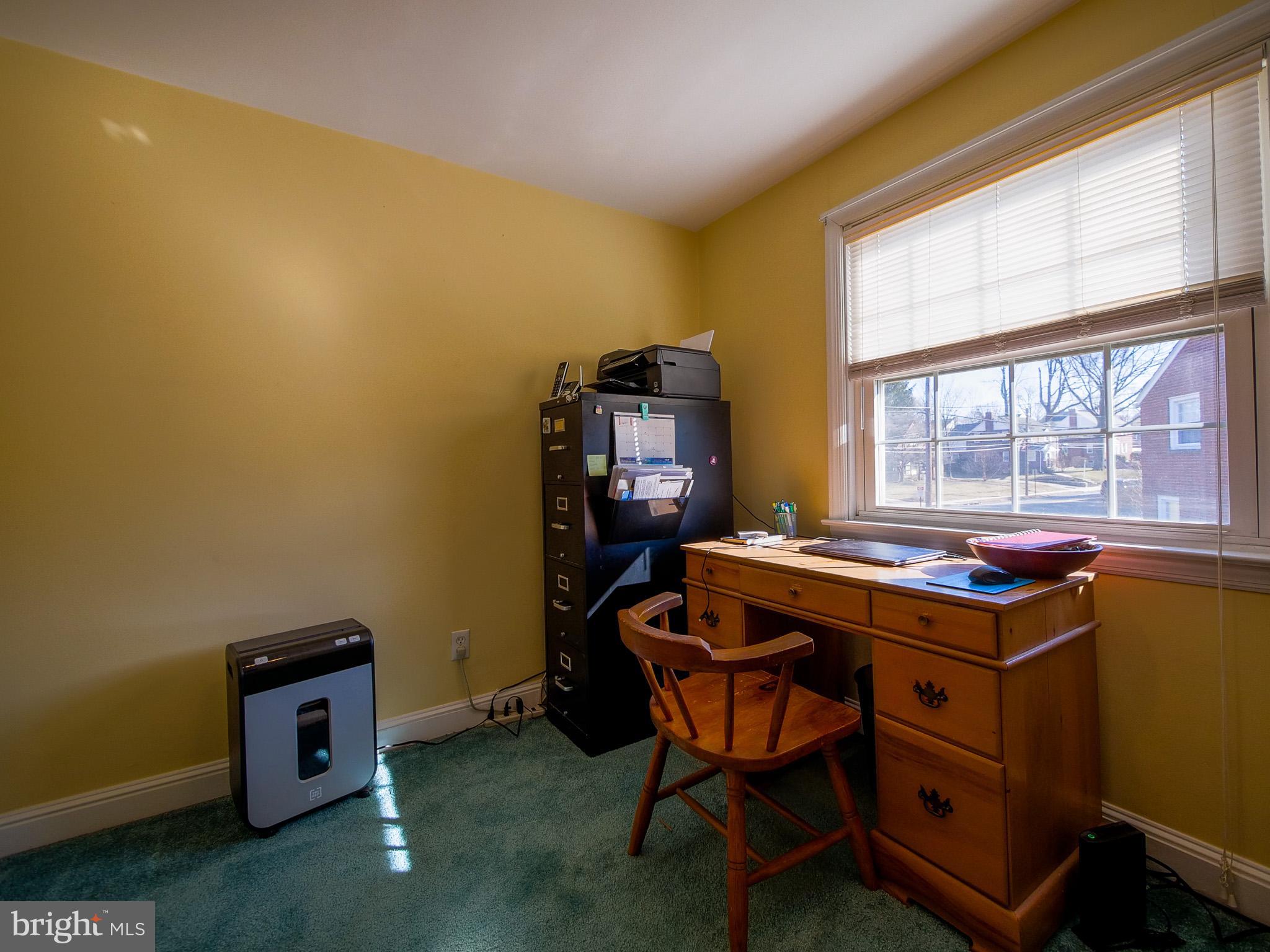 204 East Thomson Avenue Springfield, PA 19064 - Photo 39 of 58 a room with a desk and a window