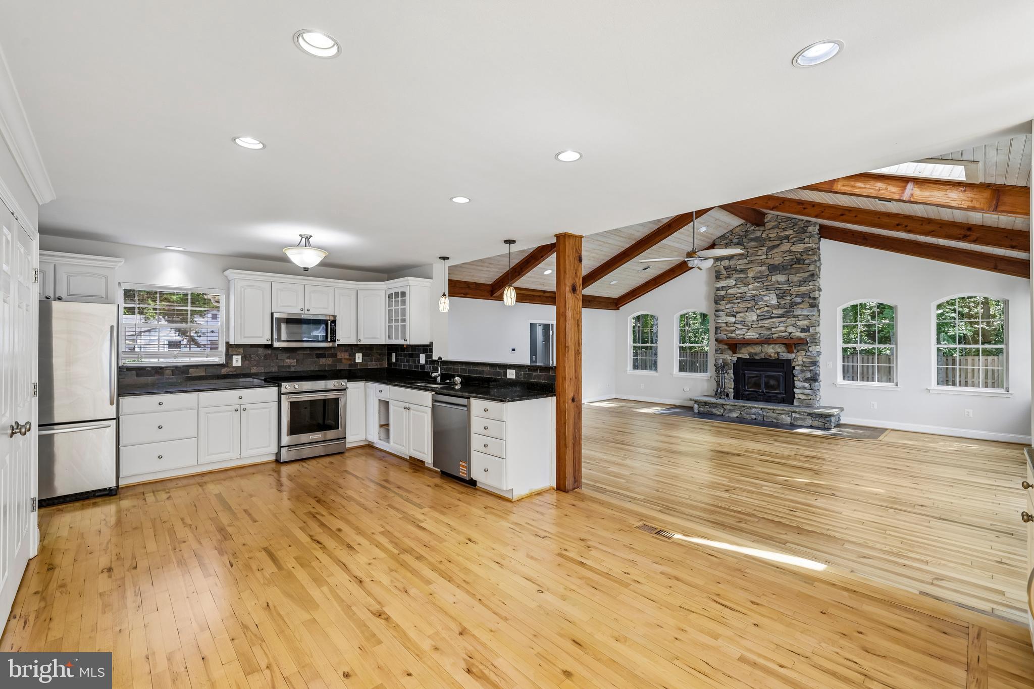 683 Powhatan Beach Road Pasadena, MD 21122 - Photo 20 of 70 Kitchen