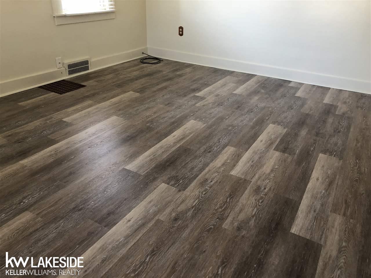 3415 West Auburn Road Rochester, MI 48309 - Photo 9 of 17 New flooring