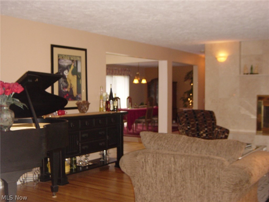 35650 Solon Road Solon, OH 44139 - Photo 3 of 14 Integrity in design can be noted upon entry.