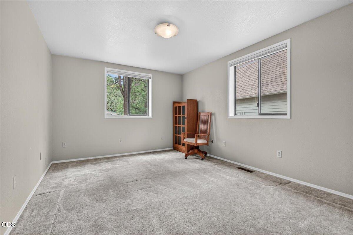 2204 Lampman Road Gold Hill, OR 97525 - Photo 19 of 54