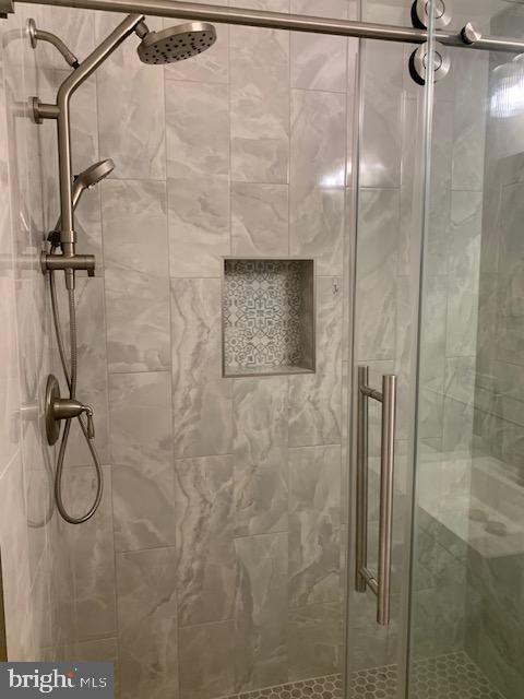2609 Camelback Lane, Unit 3 Silver Spring, MD 20906 - Photo 21 of 41 owner's bathroom