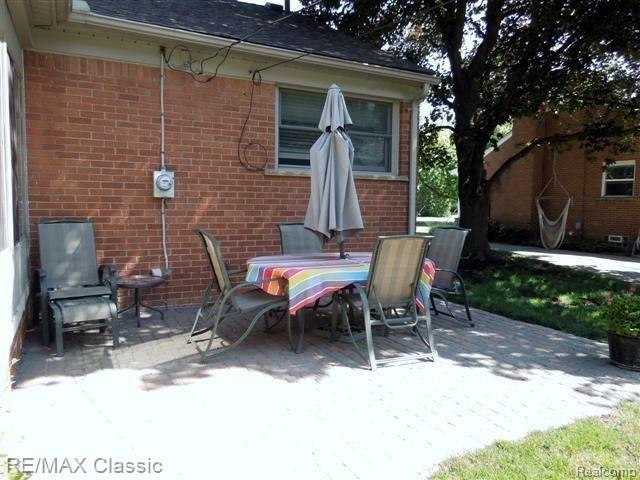 16155 Beverly Road Franklin, MI 48025 - Photo 23 of 25 Paver Patio