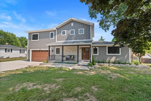 $575,000 | 3258 County Rd O, Saukville, WI 53080