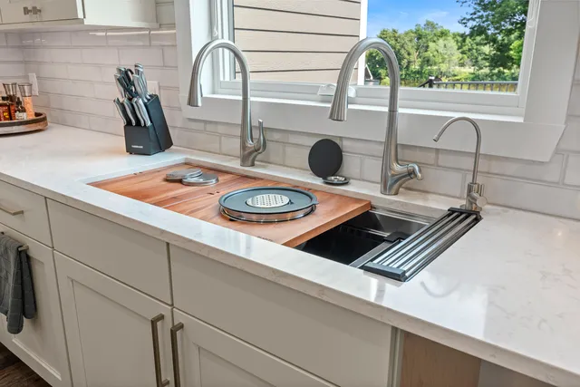 $575,000 | 3258 County Rd O, Saukville, WI 53080