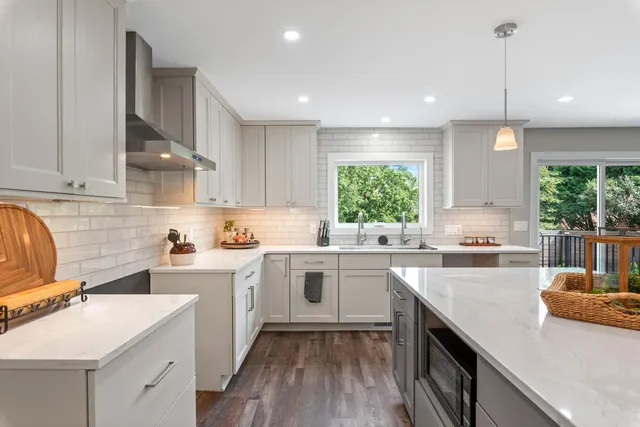 $575,000 | 3258 County Rd O, Saukville, WI 53080