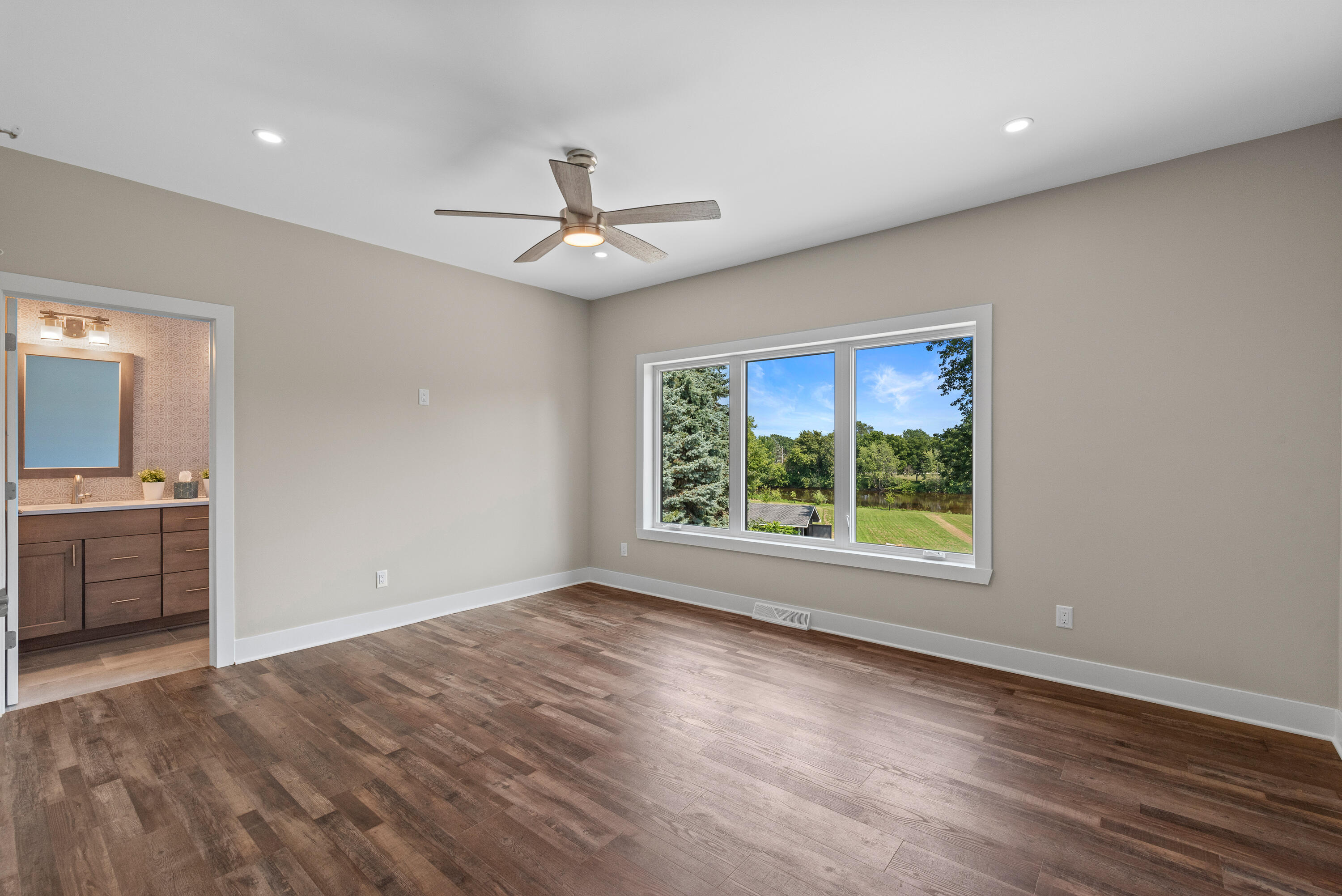 3258 County Rd O Saukville, WI 53080 - Photo 24 of 53 Primary bedroom