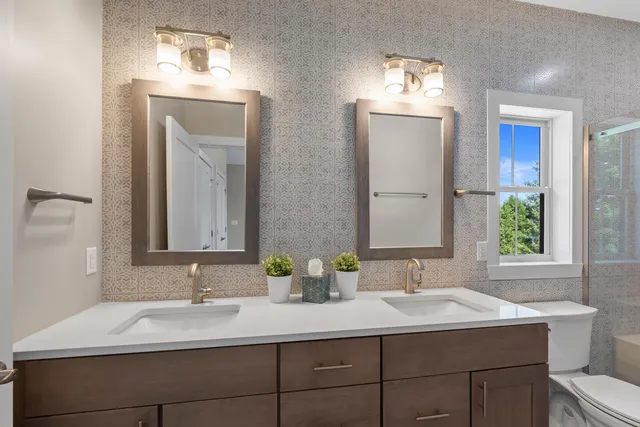 $575,000 | 3258 County Rd O, Saukville, WI 53080