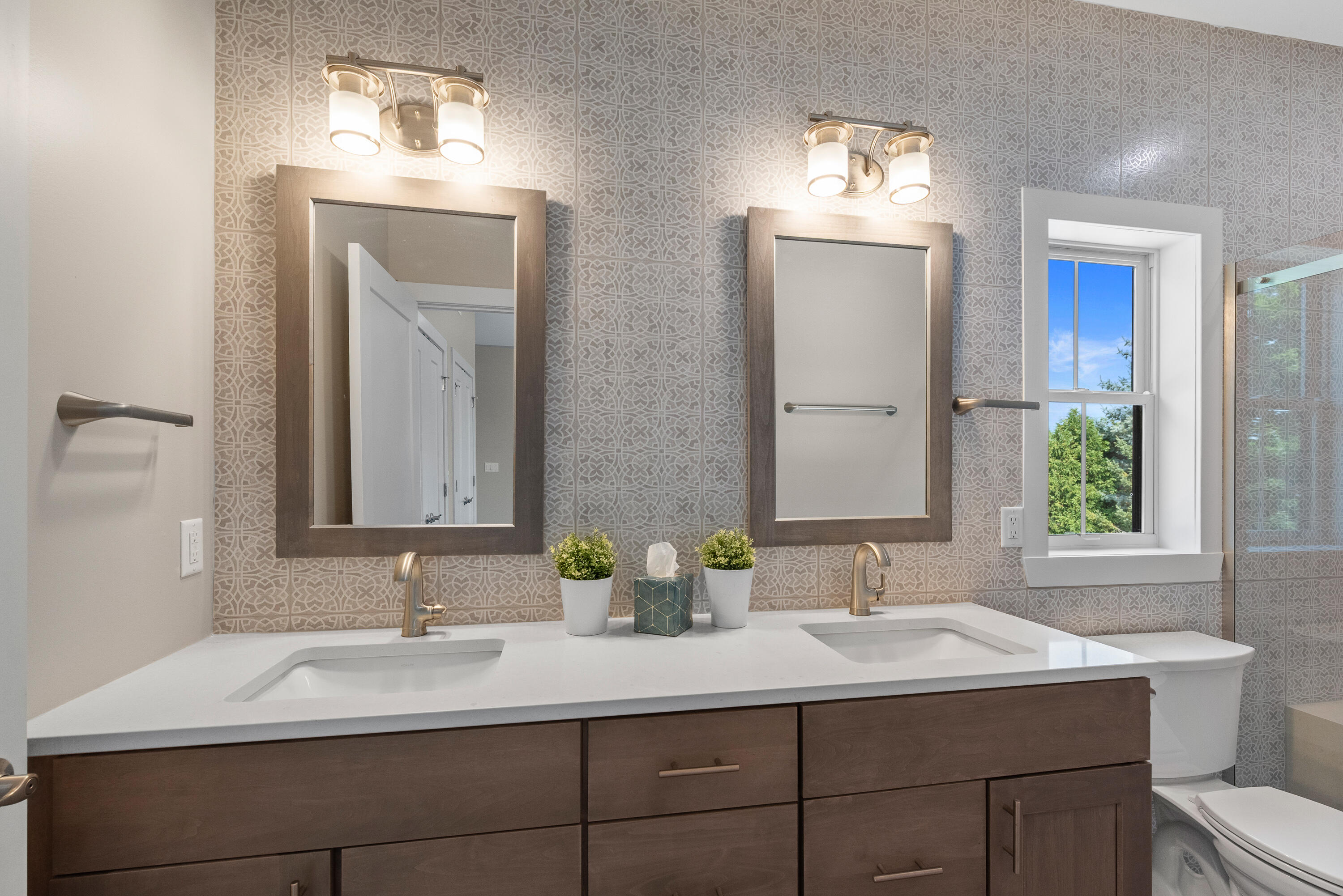 3258 County Rd O Saukville, WI 53080 - Photo 27 of 53 Primary Bath