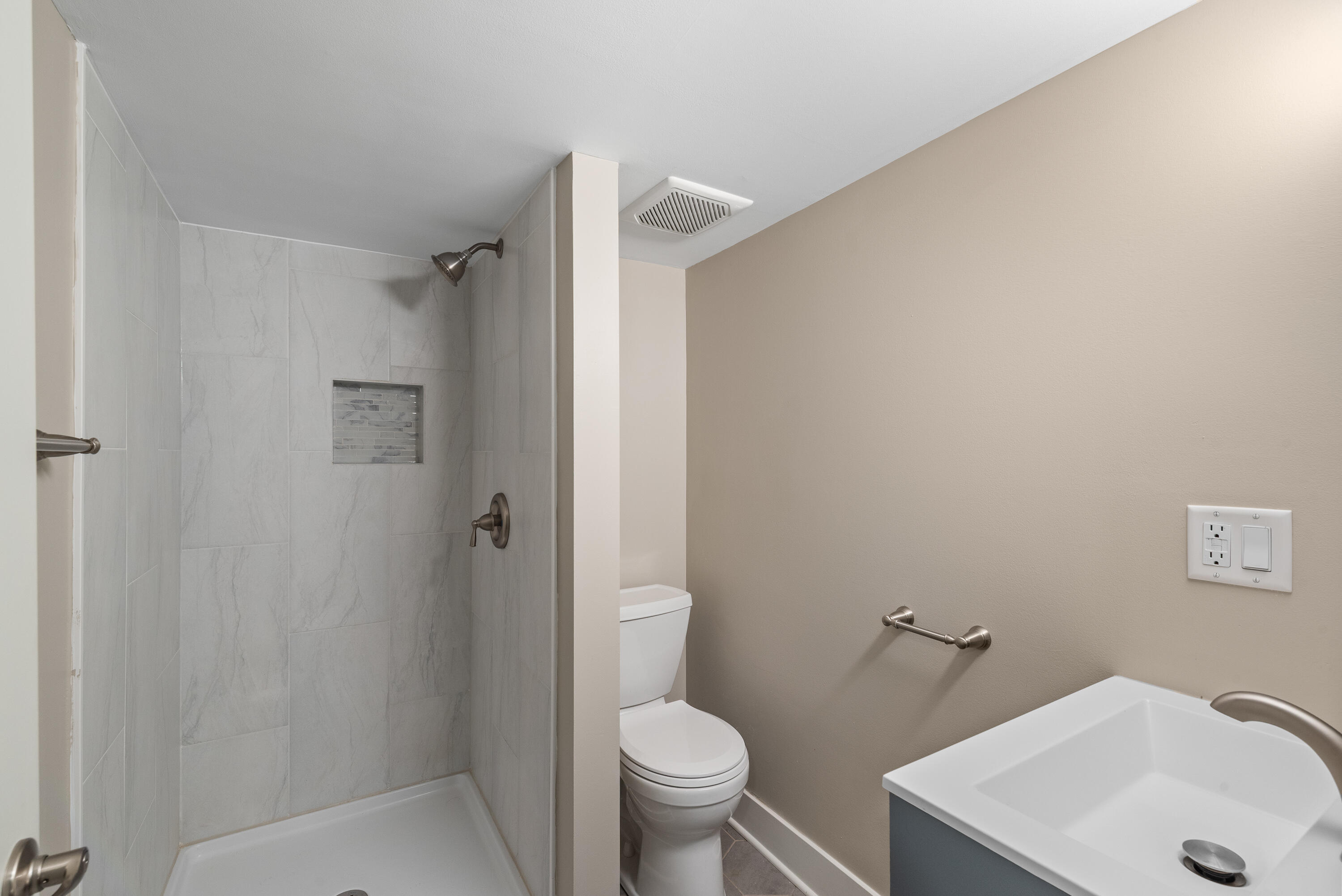 3258 County Rd O Saukville, WI 53080 - Photo 35 of 53 Basement Full Bath