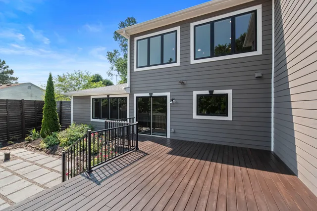 $575,000 | 3258 County Rd O, Saukville, WI 53080