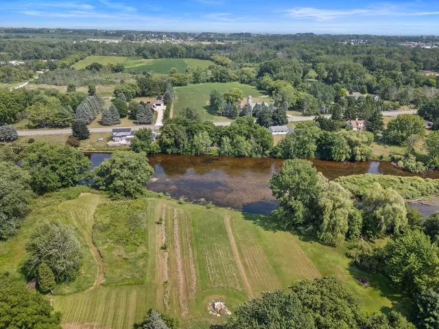 $575,000 | 3258 County Rd O, Saukville, WI 53080