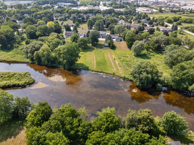 $575,000 | 3258 County Rd O, Saukville, WI 53080