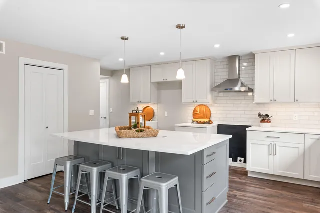 $575,000 | 3258 County Rd O, Saukville, WI 53080