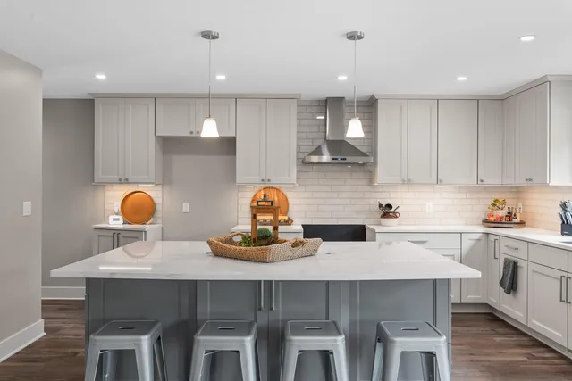 $575,000 | 3258 County Rd O, Saukville, WI 53080