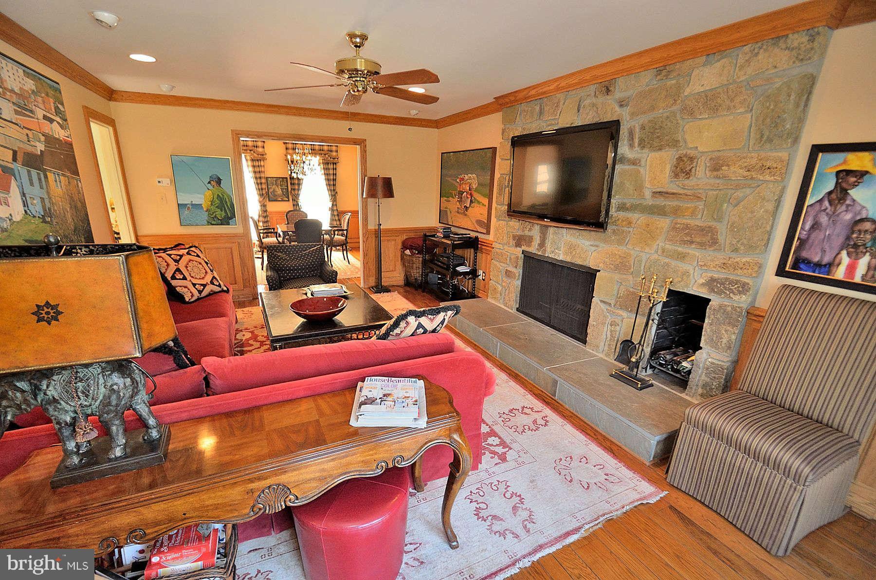 929 Bellview Road McLean, VA 22102 - Photo 8 of 28 Family Room