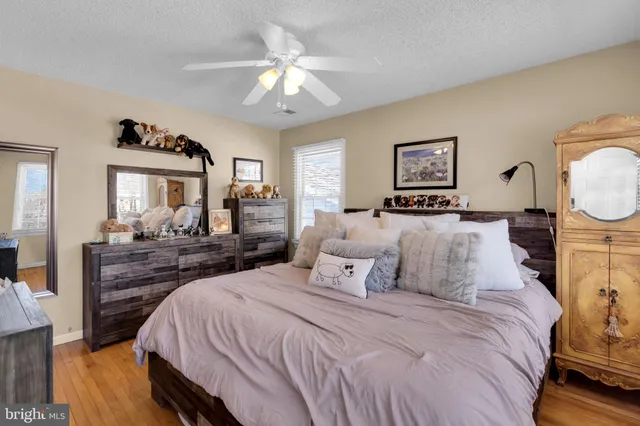 $899,999 | 84 Jennings Road, Manahawkin, NJ 08050