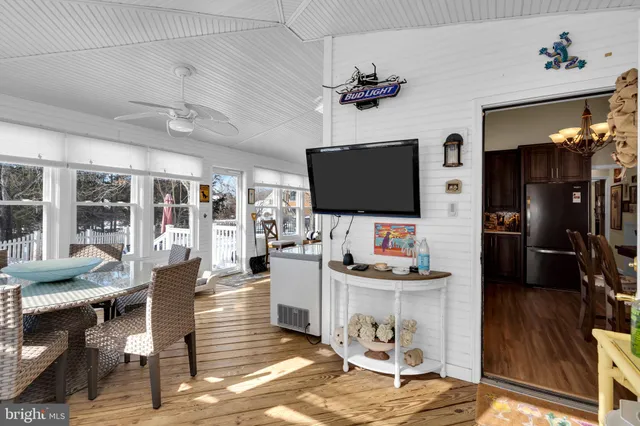 $899,999 | 84 Jennings Road, Manahawkin, NJ 08050