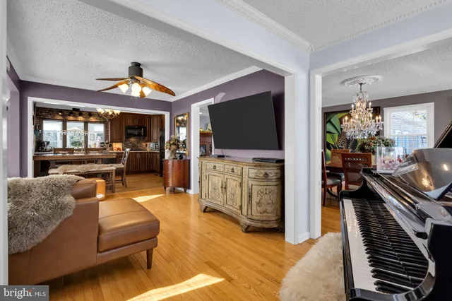 $899,999 | 84 Jennings Road, Manahawkin, NJ 08050