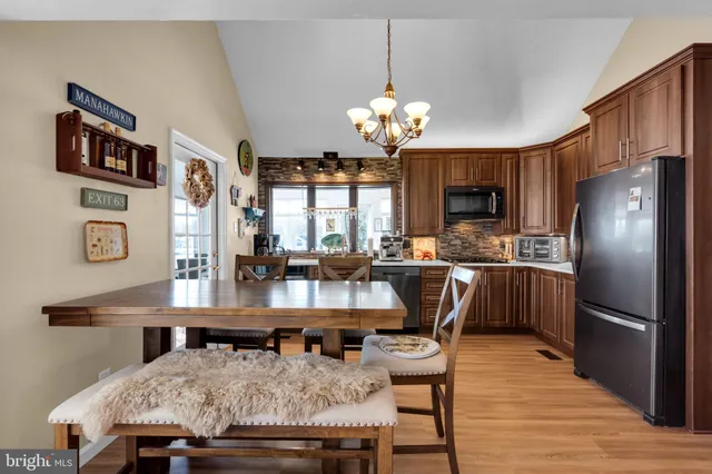 $899,999 | 84 Jennings Road, Manahawkin, NJ 08050