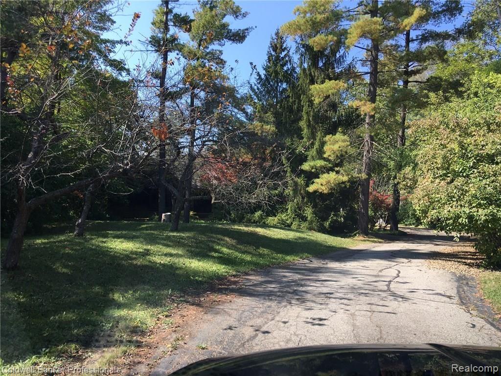 31175 Lahser Road Beverly Hills, MI 48025 - Photo 2 of 21