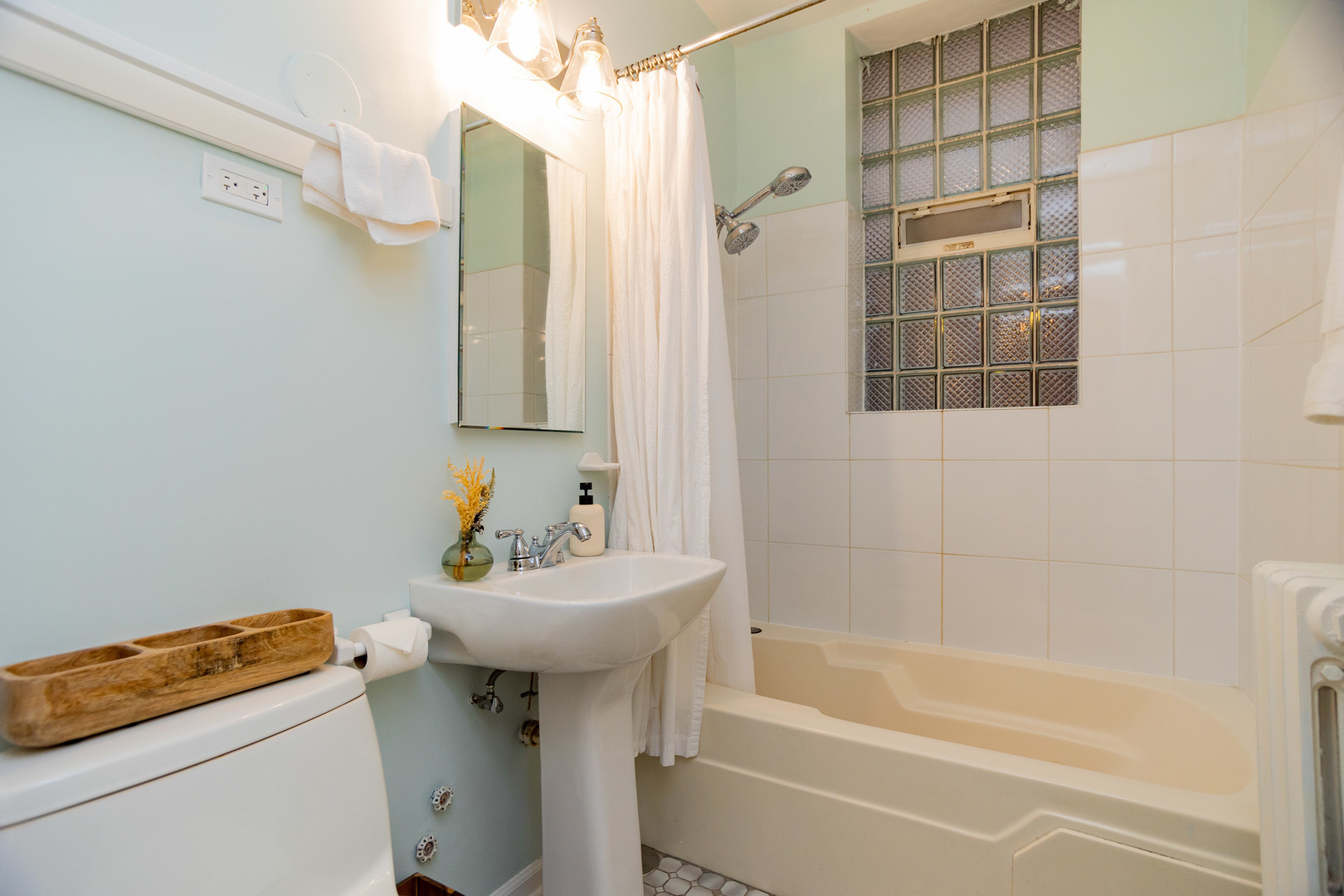 600 Sheridan Road, Unit 1W Evanston, IL 60202 - Photo 10 of 15 Gallery Image 10