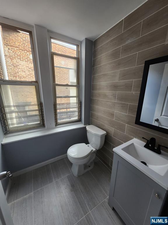 316 South Orange Avenue, Unit 2N Newark, NJ 07103 - Photo 8 of 10 a bathroom with a toilet and a sink