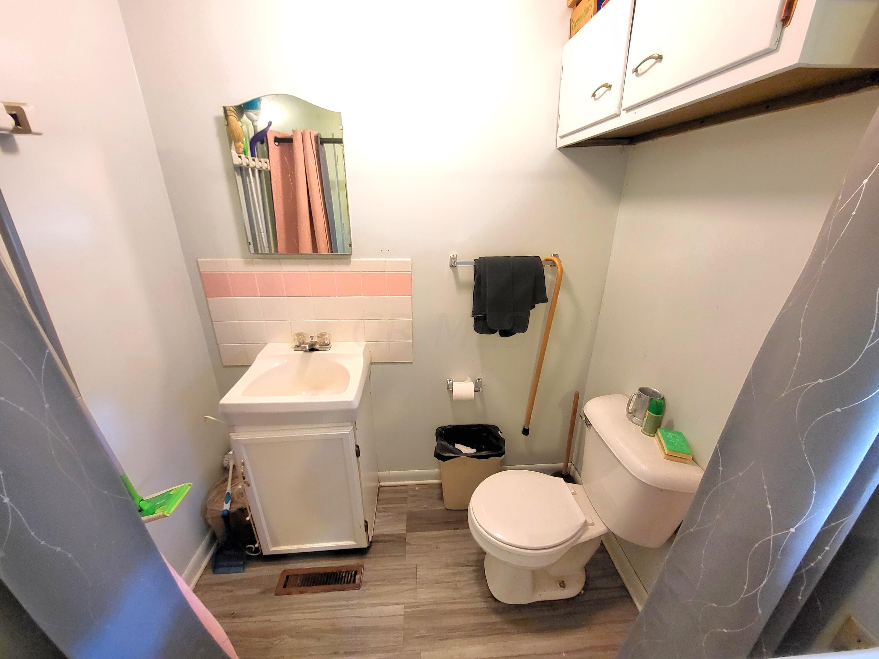 265 Deer Trail Road Reynoldsburg, OH 43068 - Photo 15 of 28 First Floor Laundry Room with half bathroom