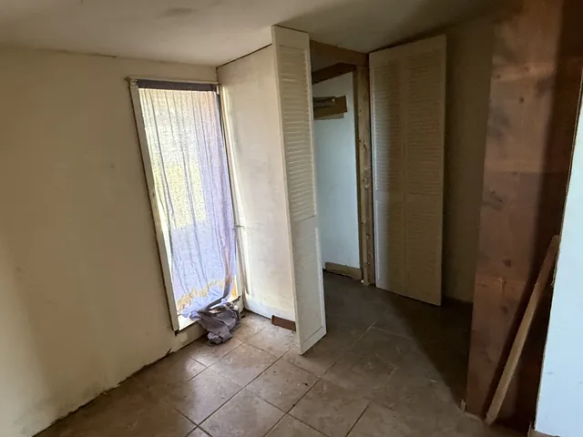 an empty room with window