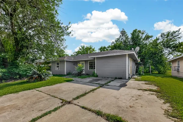 $1,750 | 10506 Buffum Street, Houston, TX 77051