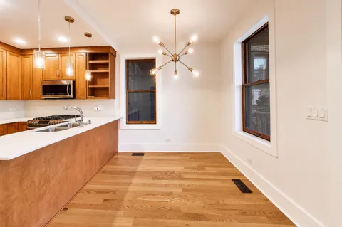 $2,750 | 2132 North Oakley Avenue, Unit 1, Chicago, IL 60647