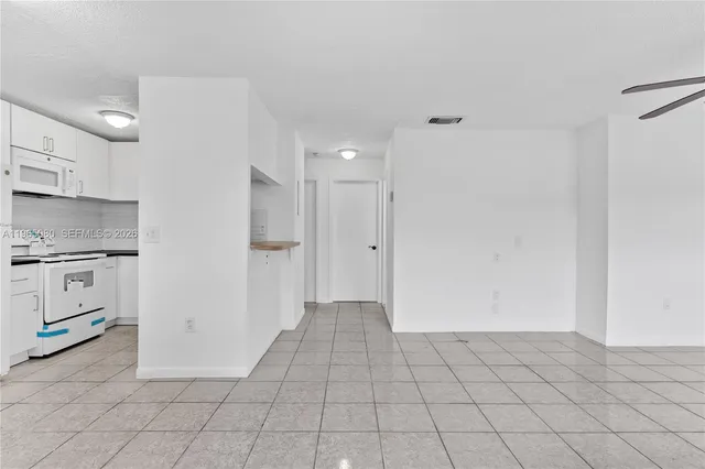 $2,200 | 15619 Southwest 73rd Cir Terrace, Unit 106, Miami, FL 33193