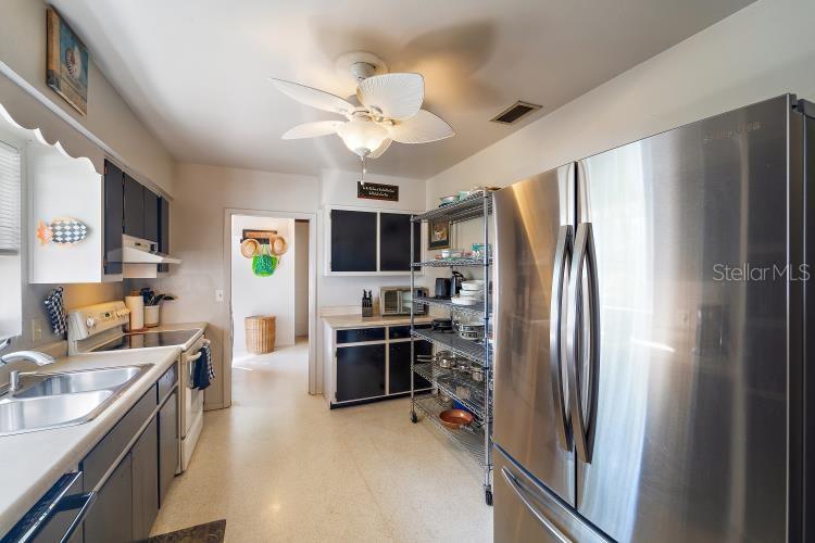 444 Driftwood Road Venice, FL 34293 - Photo 5 of 27 a kitchen with stainless steel appliances a refrigerator sink and stove