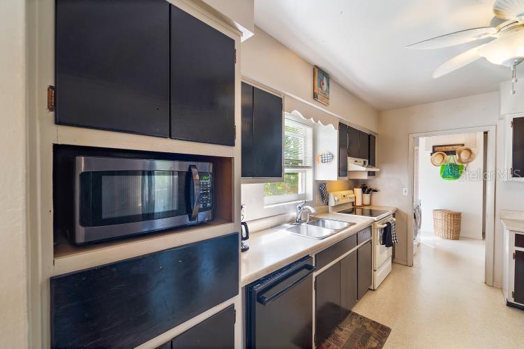 444 Driftwood Road Venice, FL 34293 - Photo 6 of 27 a kitchen with a stove and a microwave