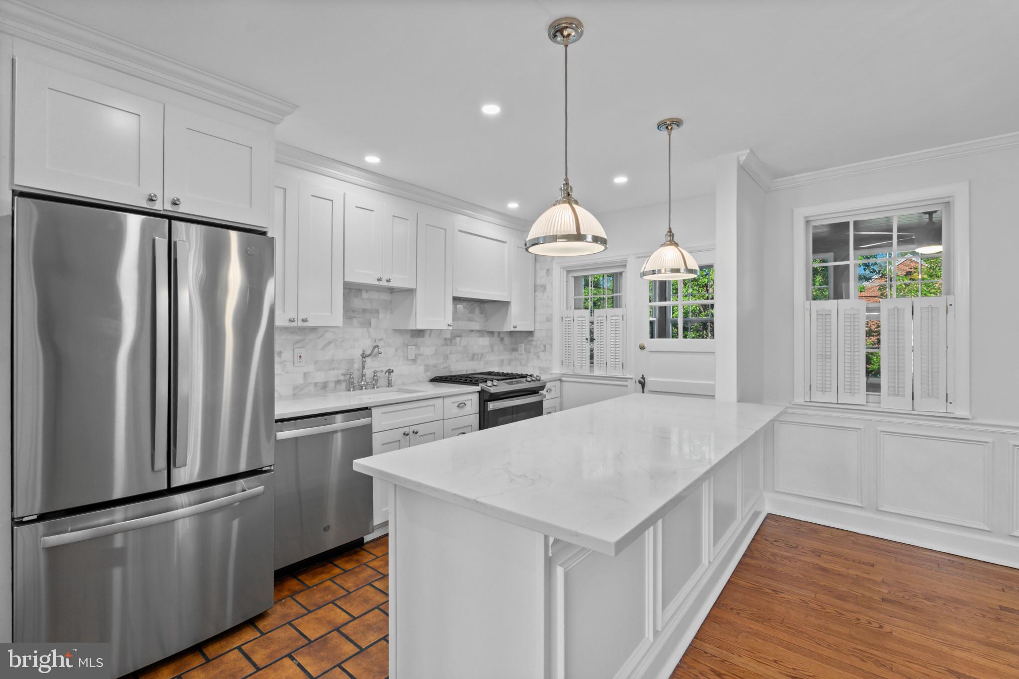 327 Stratford Road Baltimore, MD 21228 - Photo 9 of 28 Gallery Image 9