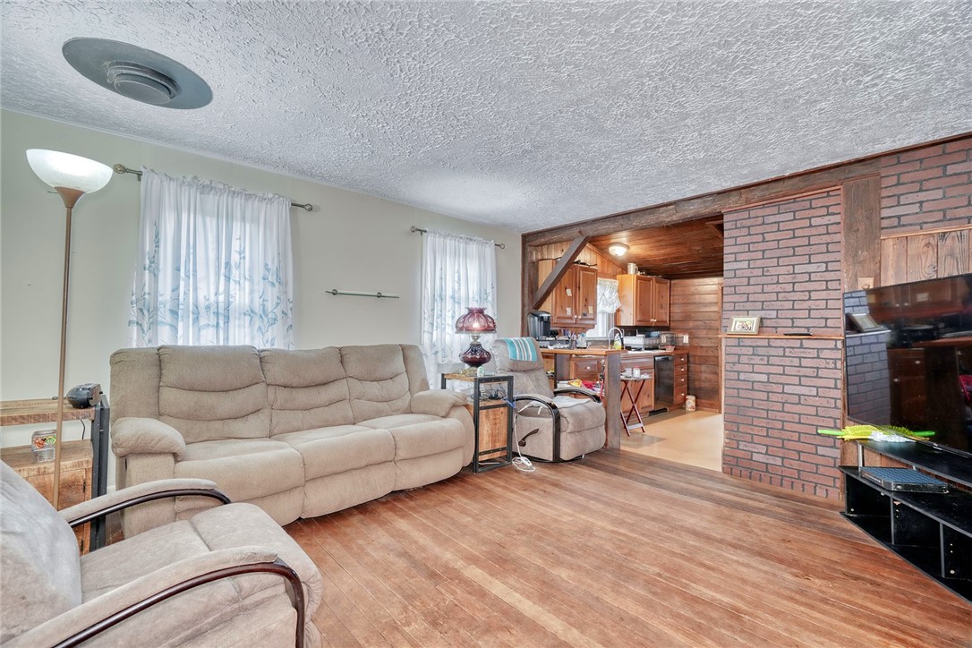 13088 Ridge Road Wolcott, NY 14590 - Photo 16 of 46 LIVING ROOM
