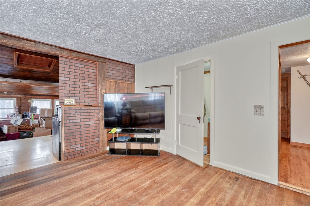 13088 Ridge Road Wolcott, NY 14590 - Photo 19 of 46 LIVING ROOM