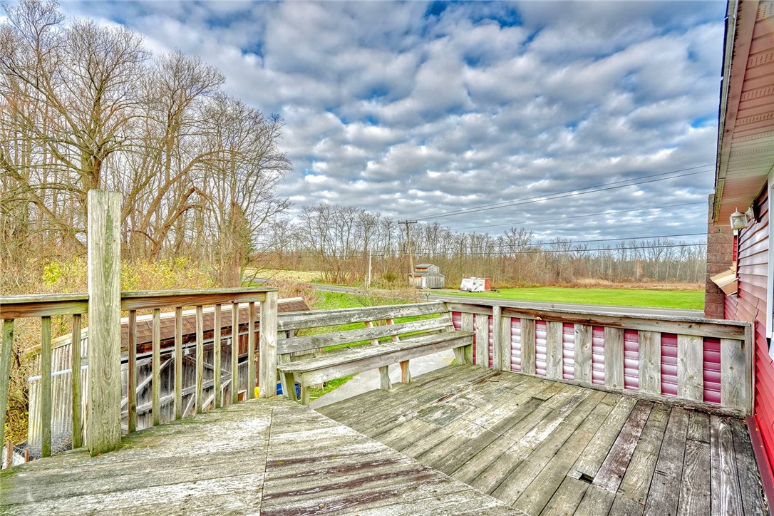 13088 Ridge Road Wolcott, NY 14590 - Photo 32 of 46 2ND FLOOR DECK