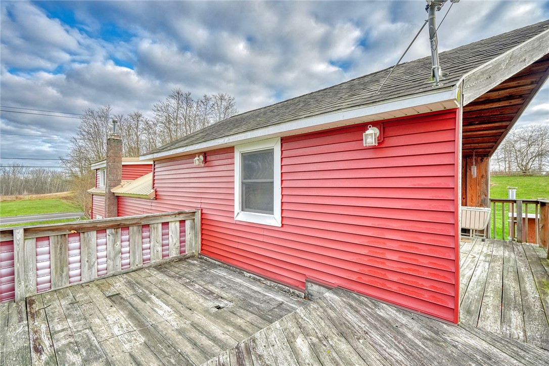 13088 Ridge Road Wolcott, NY 14590 - Photo 33 of 46 2ND FLOOR DECK