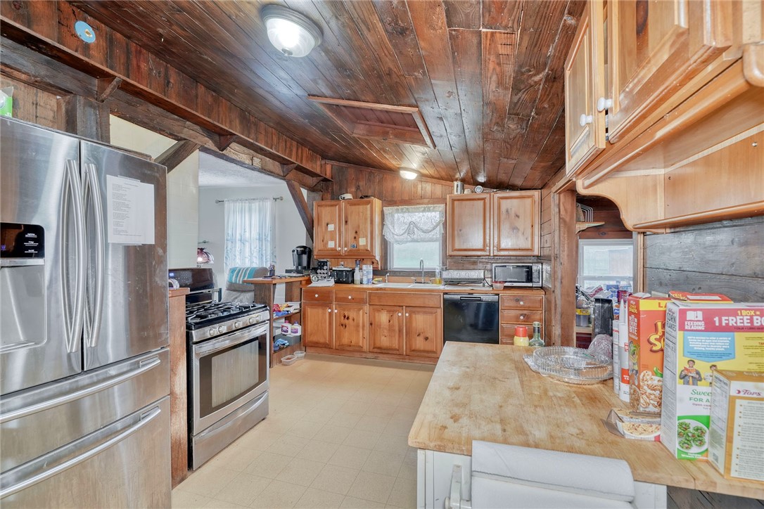 13088 Ridge Road Wolcott, NY 14590 - Photo 10 of 46 KITCHEN HAS RECENT SS APPLAINCES & QUALTIY CABINET