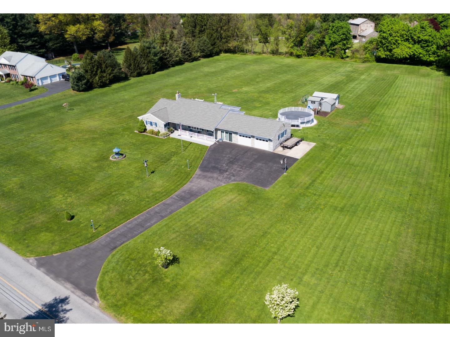 444 Baptist Church Road Spring City, PA 19475 - Photo 4 of 25 Gallery Image 4
