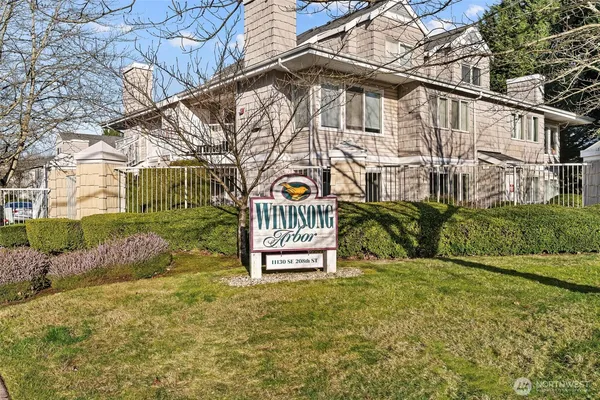 a view of a back yard of the house