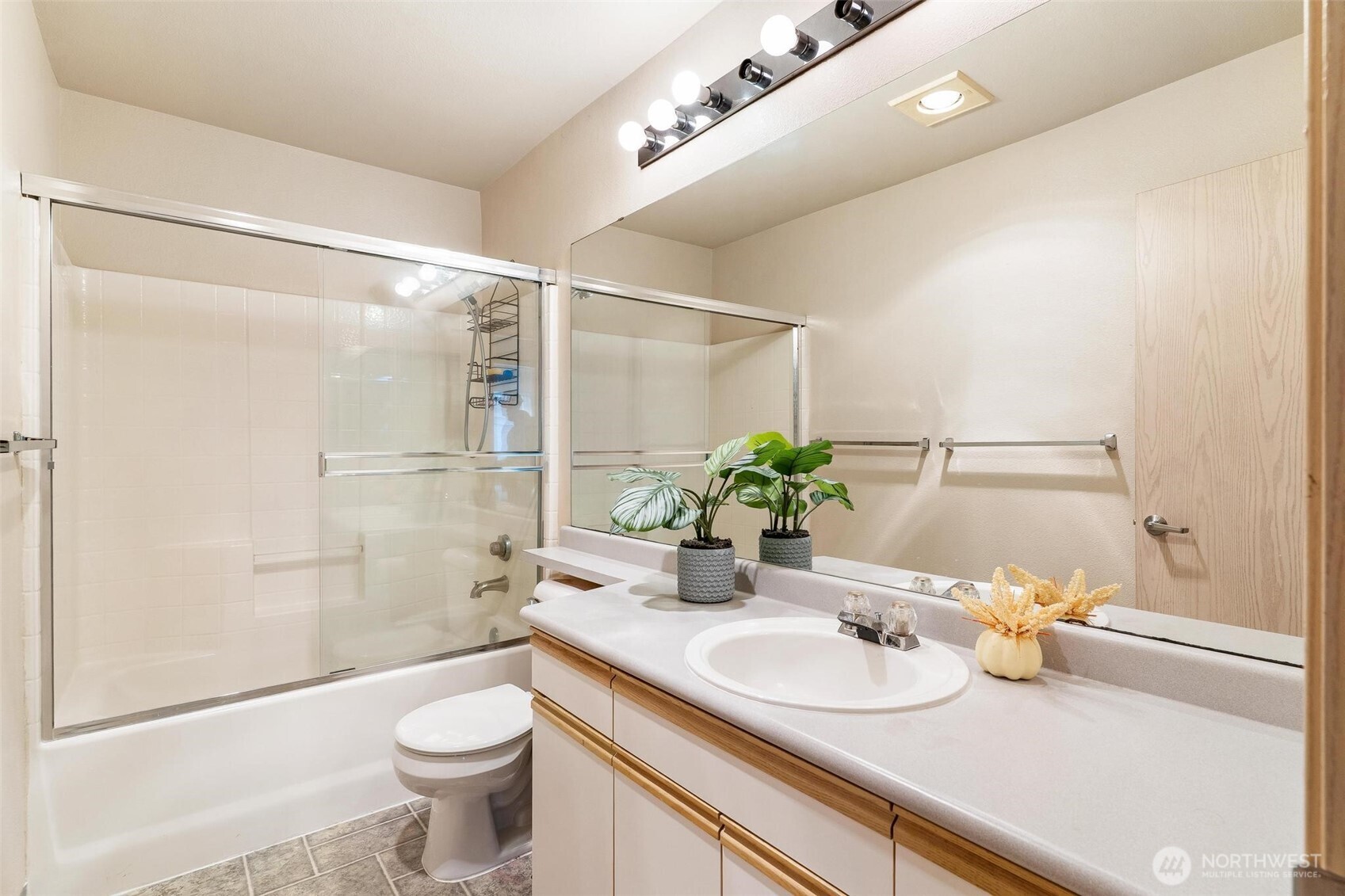 11130 Southeast 208th Street, Unit M104 Kent, WA 98031 - Photo 13 of 27