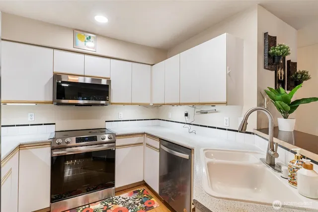 $399,950 | 11130 Southeast 208th Street, Unit M104, Kent, WA 98031