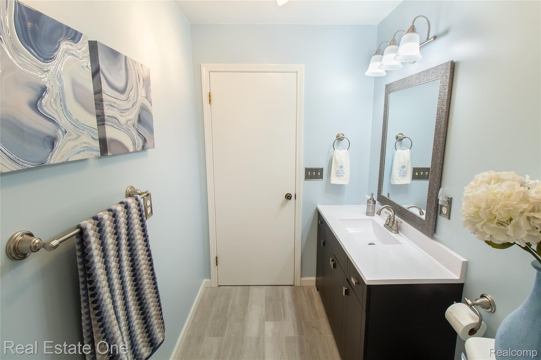 8380 Holcomb Road Clarkston, MI 48348 - Photo 26 of 29 FullBath_2.jpg